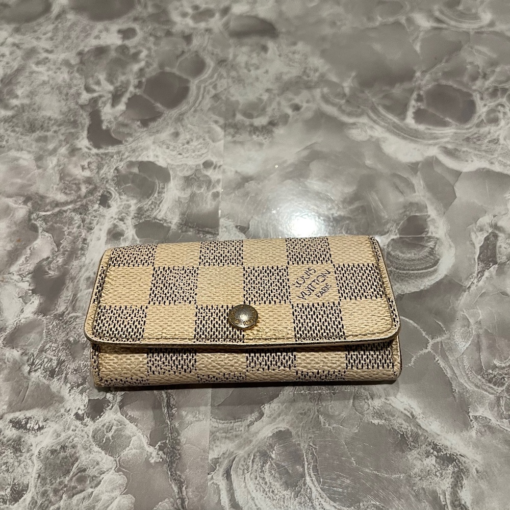 Louis Vuitton white damier checkered print key holder 4 keys